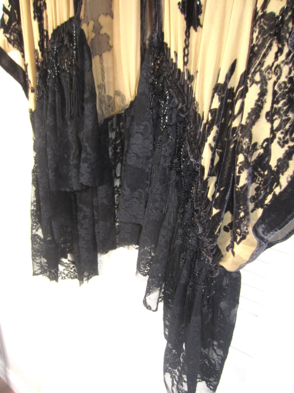 Vintage Rose Velvet lace beaded tan and black kimono - one size - Picture 3 of 6